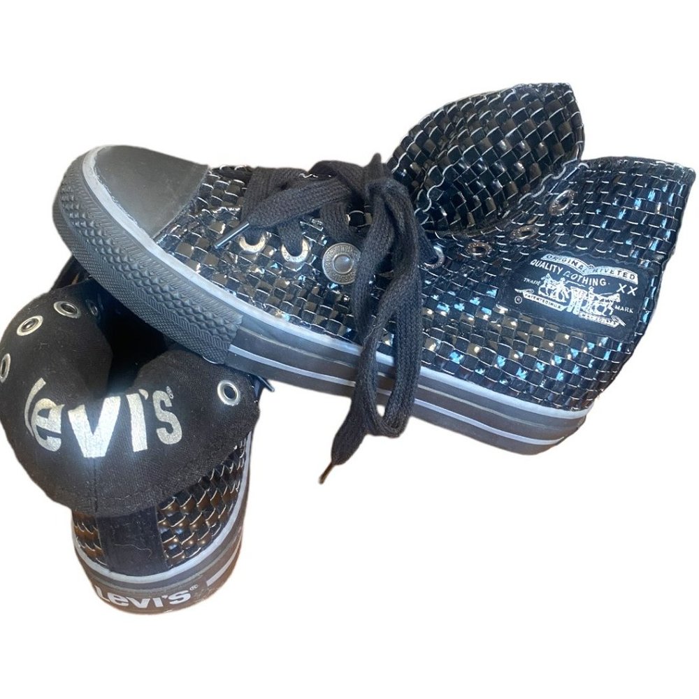 FANTASTIC LEVI'S KICKS (SZ 4) (NWOT)